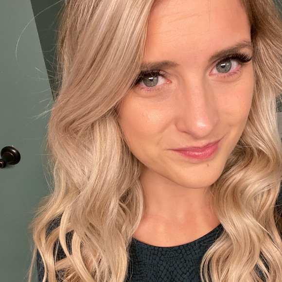 Meet your Posher, Kim! - Picture 3 of 5